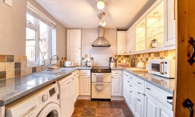 Worcester House | Lovely 2 Bedroom Cottage with Garden