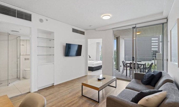 Bowen Hills Apartment | Lovely 2- Bedroom Rental Unit with Free Parking!