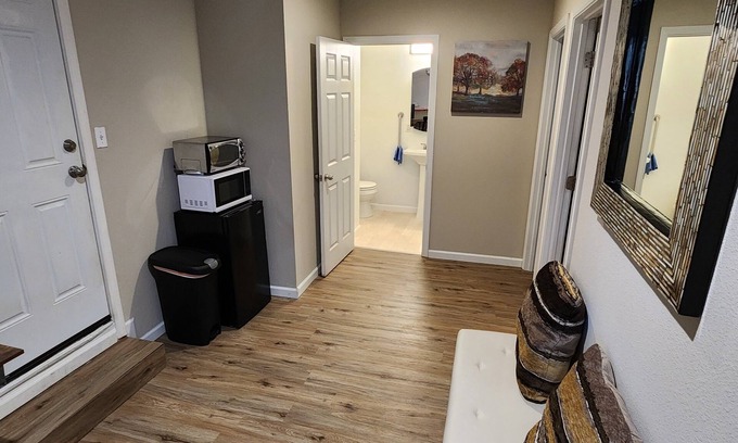 Federal Way House | Lovely 2-bedroom unit in Federal Way