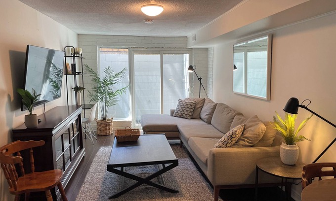 Cabbagetown Apartment | Lovely 2Bedroom Toronto Apartment