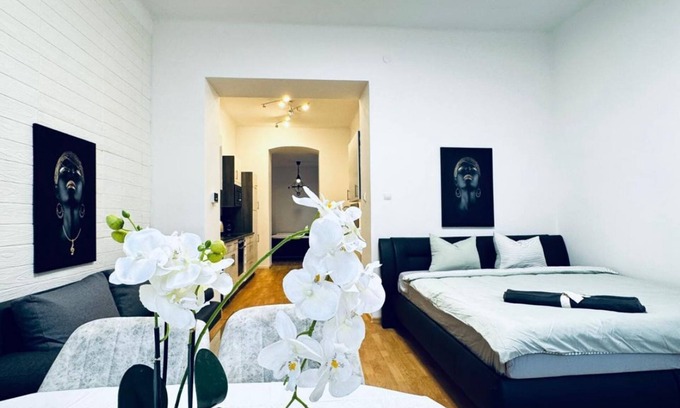 Klosterneuburg Apartment | Lovely 2BR for 5 | Peaceful & Central Stay