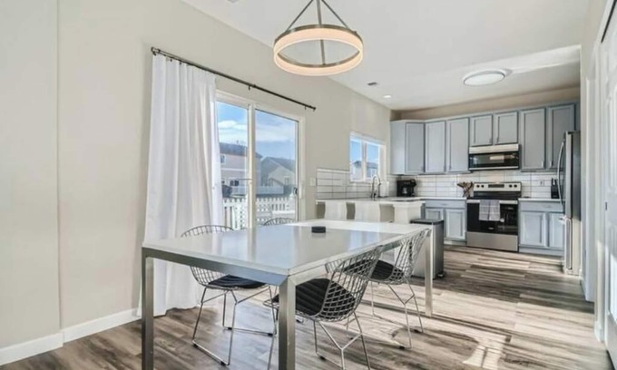 Thornton Hotel | Lovely 3 BDR/3 BA - 20 Min Denver