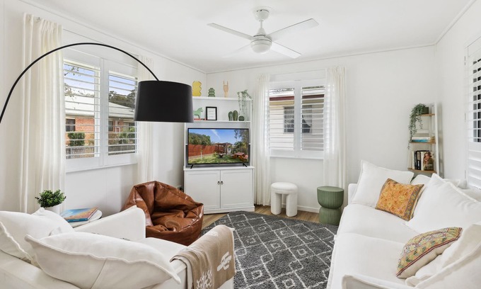 Ferny Grove House | Lovely 3-Bed Family Home with Spacious Backyard