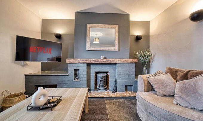 Wolverhampton House | Lovely 3 Bed Home in Wolverhampton