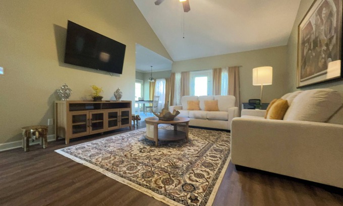 Lake Park House | Lovely 3 bedroom, 2 Bath Home in Lake Park near I-75!