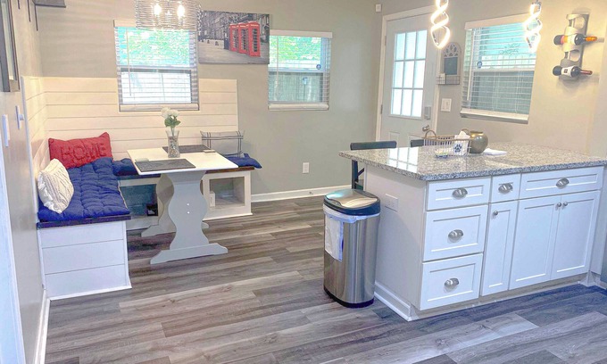 East Point House | Lovely 3BR 3BA Home minutes from Airport/Downtown Atlanta