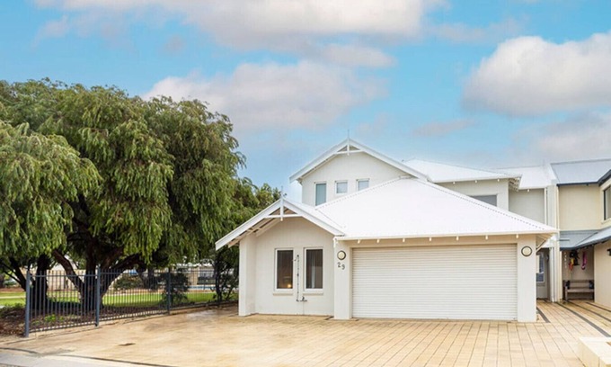 Ledge Point Apartment | Lovely 4 bedroom home with resort amenities