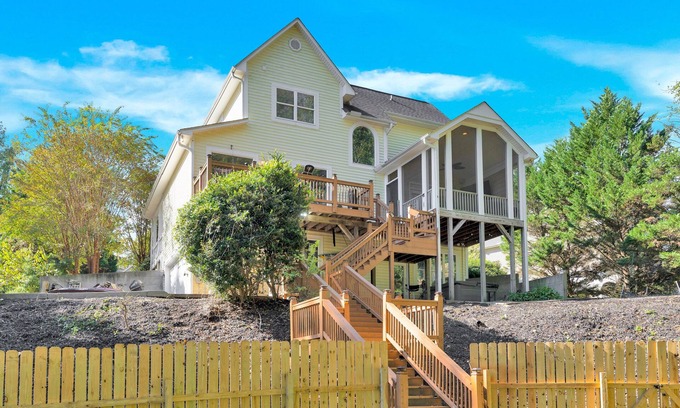 Mount Mourne House | Lovely 4-bedroom house with hot tub, seasonal pool, game room, putting green