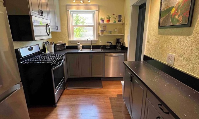 Near Northwest House | Lovely 4BR Home Near Downtown
