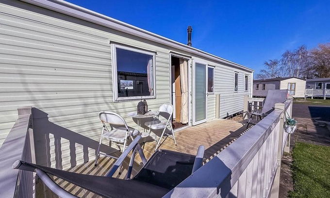 Skegness House | Lovely 8 berth caravan at Southview Holiday Park near Skegness ref 33035M