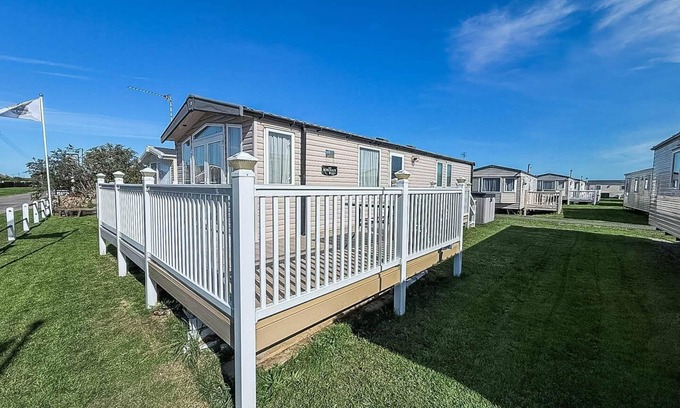 Caister-on-Sea House | Lovely 8 berth caravan with large decking area in Caister, Norfolk ref 65055EB