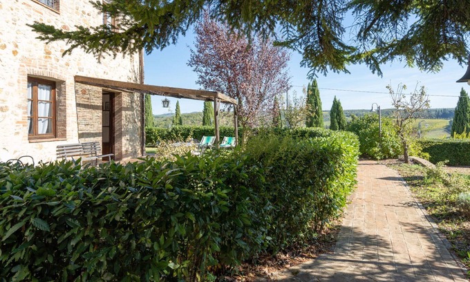 Ponte di Gabbiano Apartment | Lovely apartment for 5 people with A/C, WIFI, pool, TV and pets allowed, close to Siena