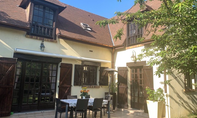 Clamart Villa | Lovely and quiet house 7 km from Paris, near RER C and train