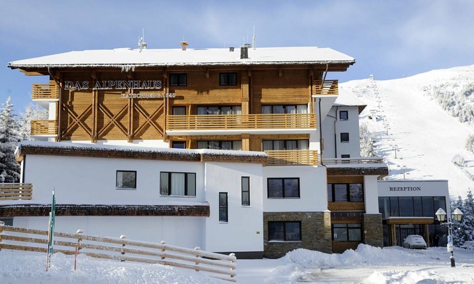 Katschberg Apartment | Lovely apartment for 4 guests with pool, WIFI, TV, balcony, pets allowed and panoramic view