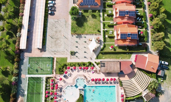 Vada Apartment | Lovely apartment for 4 people with pool, WIFI, A/C, TV and patio