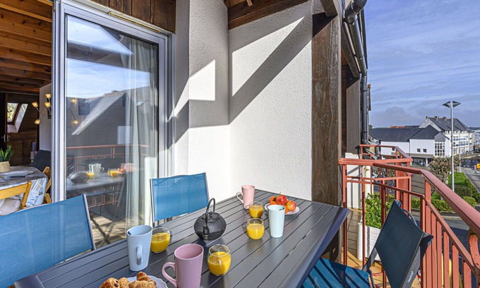 La Trinite-sur-Mer Apartment | Lovely apartment for 4 guests with WIFI, TV, balcony and pets allowed