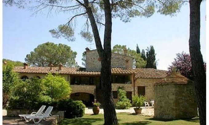 Colle di Val d'Elsa House | Lovely apartment in villa for 2 people with pool, TV, patio and pets allowed