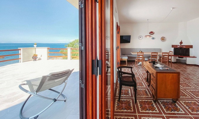 Caronia House | Lovely apartment in villa for 6 people with WIFI, hot tub, TV, patio and pets allowed