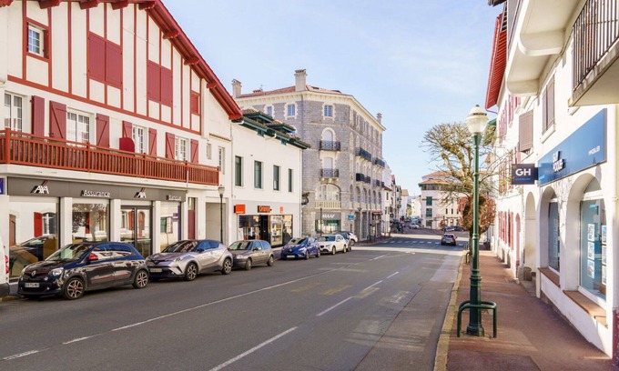Saint-Jean-de-Luz City Center Apartment | Lovely apartment for 6 guests with WIFI and TV