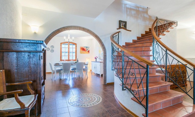 Casale Marittimo Apartment | Lovely apartment for 12 people with WIFI, TV, patio and pets allowed