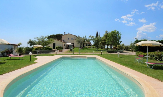 Massa Marittima Villa | Lovely apartment in villa for 4 guests with pool, WIFI, TV, terrace and pets allowed