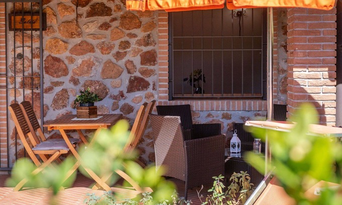 La Pesta House | Lovely apartment in villa for 2 people with A/C, WIFI, TV, terrace and pets allowed