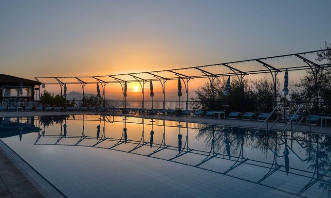 Termini Apartment | Lovely apartment with pool, WIFI, A/C, TV, patio, panoramic view and parking, close to Sorrento
