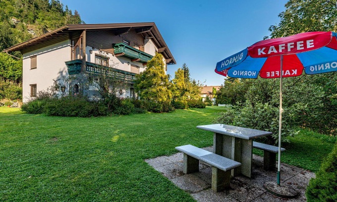 Agsdorf Apartment | Lovely apartment for 4 guests with WIFI, TV, patio and pets allowed