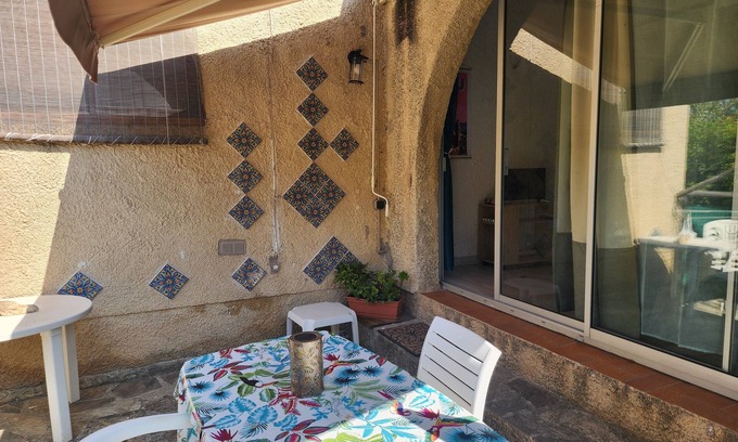 Marine de Saint Ambroggio House | Lovely apartment by the sea with terrace