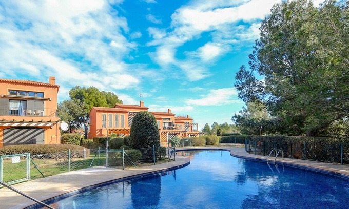 Bonmont Terres Noves Apartment | Lovely apartment for 6 people with A/C, WIFI, pool, TV, terrace, panoramic view and parking