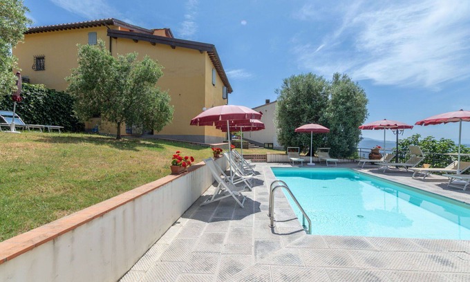 Montebonello Apartment | Lovely apartment for 6 people with pool, WIFI, A/C, TV, pets allowed and panoramic view