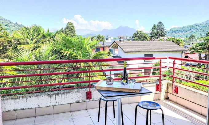 Pura Apartment | Lovely apartment for 4 guests with WIFI, pool, TV and balcony