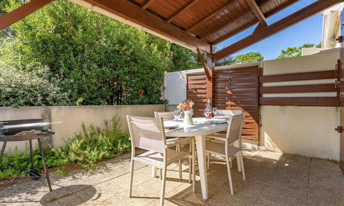 Les Mathes Apartment | Lovely apartment for 4 guests with WIFI, TV, terrace and pets allowed