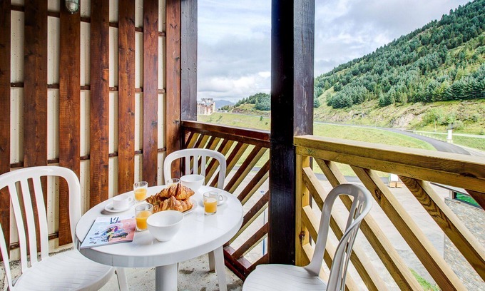 Germ Apartment | Lovely apartment for 6 people with WIFI, pool, TV, balcony and parking