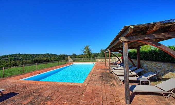 Castelnuovo Berardenga Apartment | Lovely apartment for 2 people with A/C, pool, TV and panoramic view, close to Siena