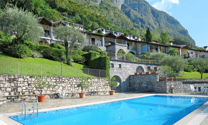 Valsolda Apartment | Lovely apartment for 4 people with WIFI, pool, TV, terrace and pets allowed