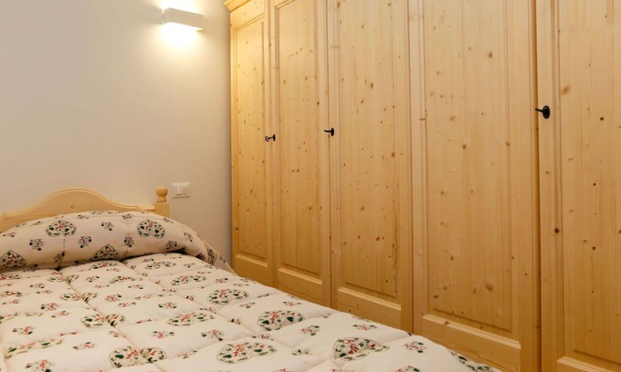 Raveo Apartment | Lovely apartment for 3 guests with WIFI, TV, patio and pets allowed