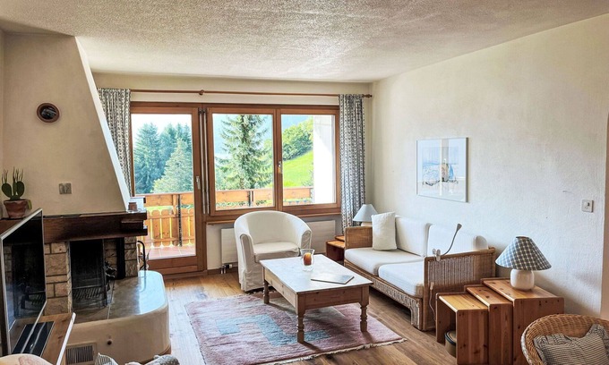 Salouf Apartment | Lovely apartment for 4 guests with WIFI, pool, TV, balcony, pets allowed and panoramic view