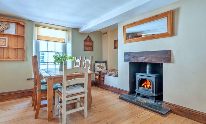 Brecon Apartment | Lovely apartment for 4 people with WIFI, terrace and pets allowed