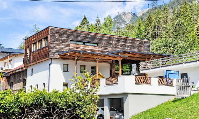 Flirsch Apartment | Lovely apartment for 5 guests with WIFI, TV, patio and pets allowed