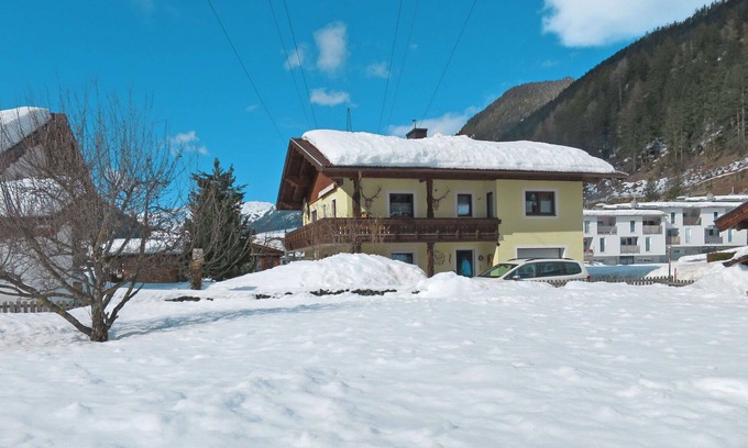 Pettneu am Arlberg Apartment | Lovely apartment for 5 guests with WIFI, TV and terrace