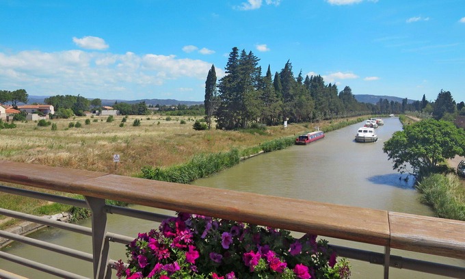 Azille Apartment | Lovely apartment for 5 guests with WIFI, pool, TV, terrace and pets allowed