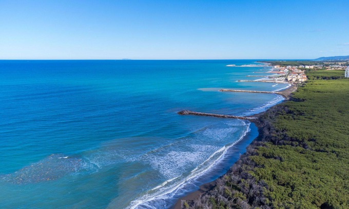 Marina di Cecina Apartment | Lovely apartment for 6 guests with pool, WIFI, A/C, TV, patio and pets allowed