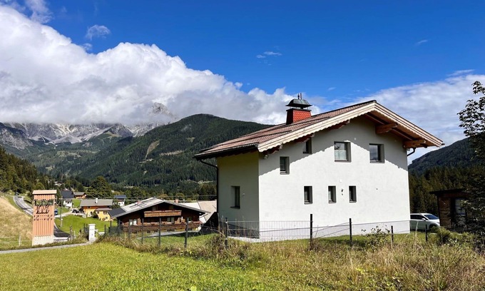 Filzmoos Apartment | Lovely apartment for 5 people with WIFI, TV, balcony and pets allowed