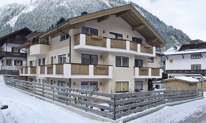 Mayrhofen Apartment | Lovely apartment for 2 people with WIFI, terrace and pets allowed