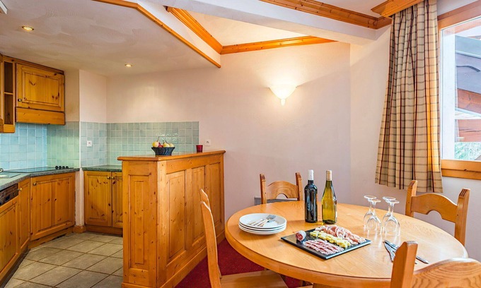 Plagne Soleil Apartment | Lovely apartment for 4 guests with WIFI, pool, TV, terrace and pets allowed