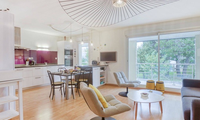 Quiberon Apartment | Lovely apartment for 4 people with WIFI, TV and balcony