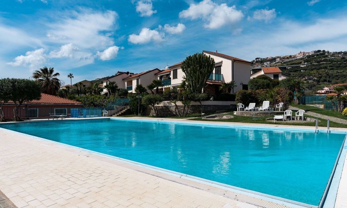 Lavina Apartment | Lovely apartment for 4 people with WIFI, pool, TV, terrace and pets allowed