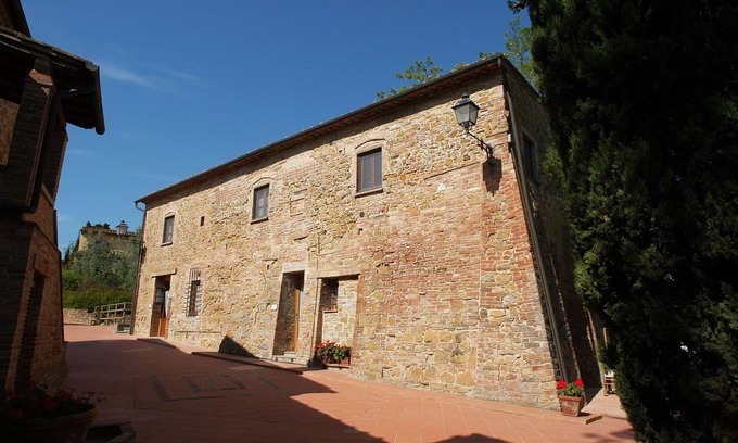 Montaione Apartment | Lovely apartment for 8 people with pool, WIFI, A/C, TV and pets allowed, close to San Gimignano