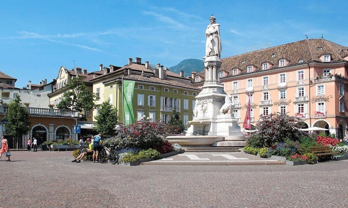 Casola Apartment | Lovely apartment for 4 people with balcony, pets allowed and parking